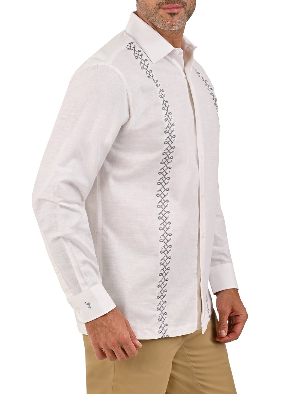 Vista lateral de guayamisa manga larga blanca con bordado decorativo para hombre - Ropa Flamingo