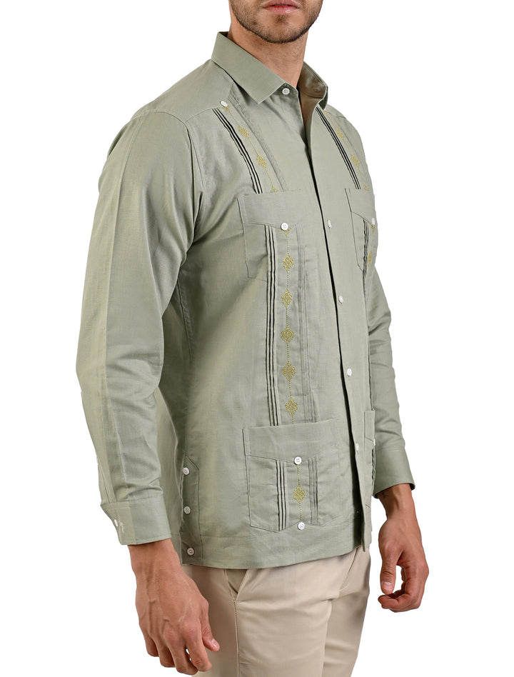 Vista lateral de guayabera manga corta Flamingo verde olivo con bordado dorado para hombre - Ropa Flamingo