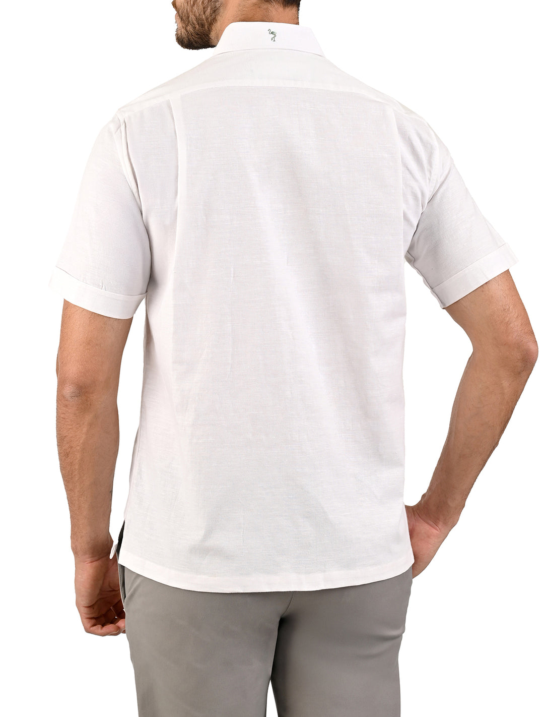 Vista trasera de guayamisa manga corta blanca con bordado decorativo - Ropa Flamingo