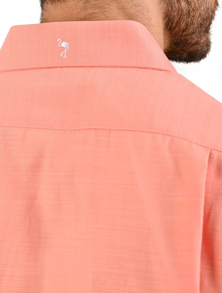 Guayamisa manga corta salmón con bordado blanco, vista de cuerpo entero - Ropa Flamingo