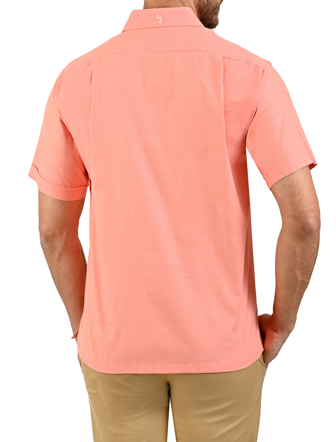 Vista trasera de guayamisa manga corta salmón con bordado blanco - Ropa Flamingo