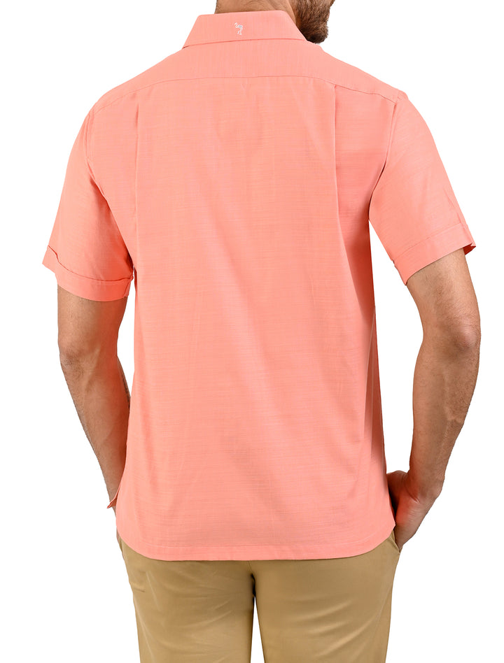 Vista trasera de guayamisa manga corta salmón con bordado blanco - Ropa Flamingo