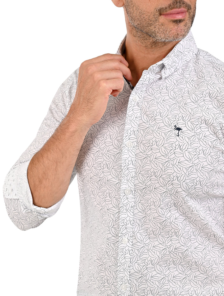 Detalle de la tela y estampado de flamingos en camisa blanca manga larga - Ropa Flamingo