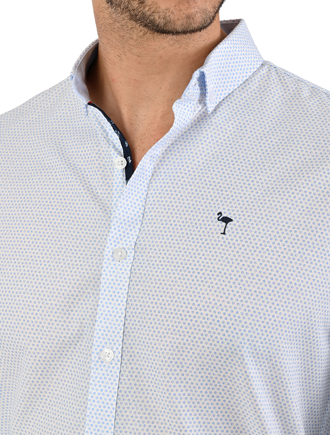 Detalle de la tela y patrón de camisa manga larga celeste slim - Ropa Flamingo