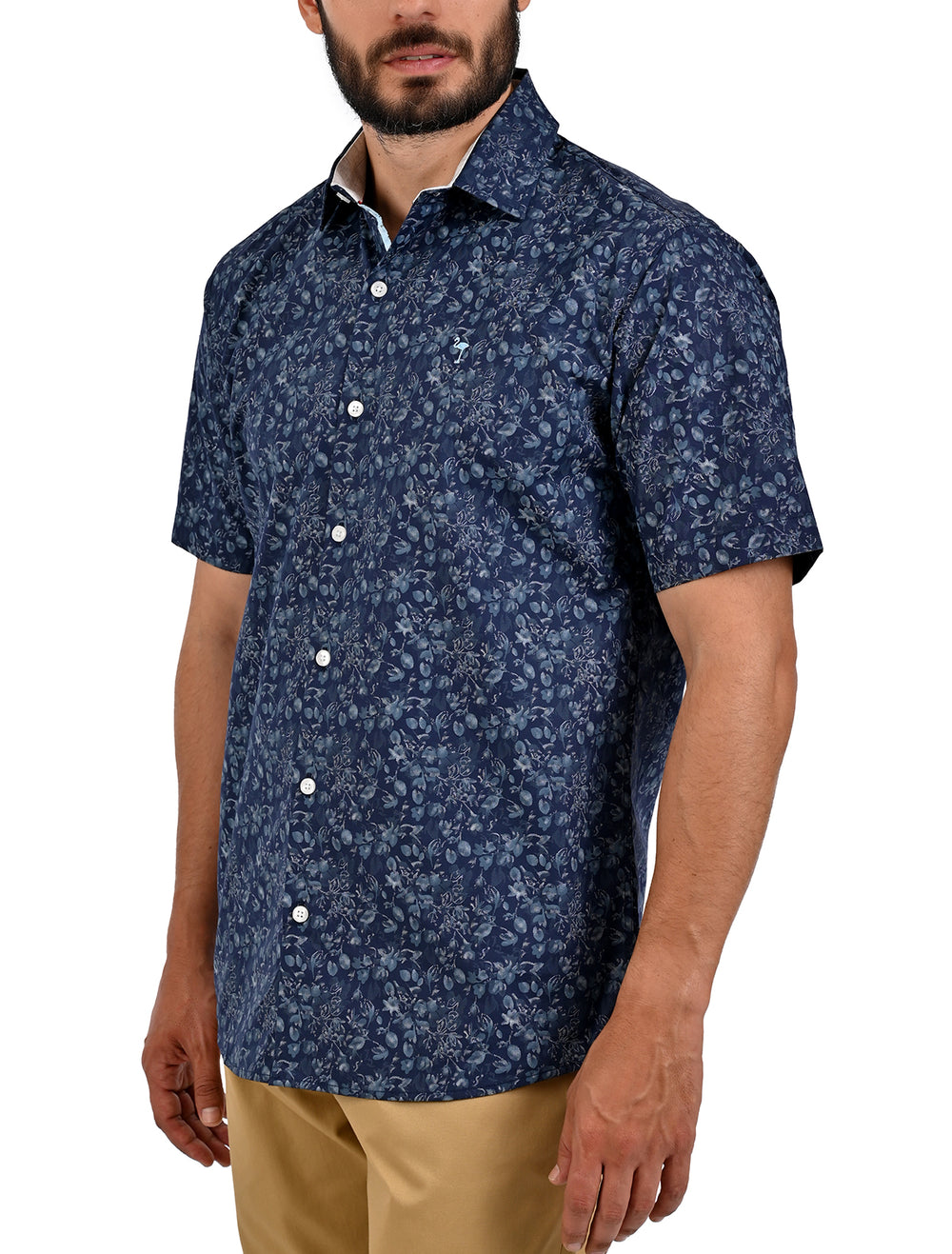 Vista lateral de camisa manga corta slim con micro estampado floral azul marino - Ropa Flamingo