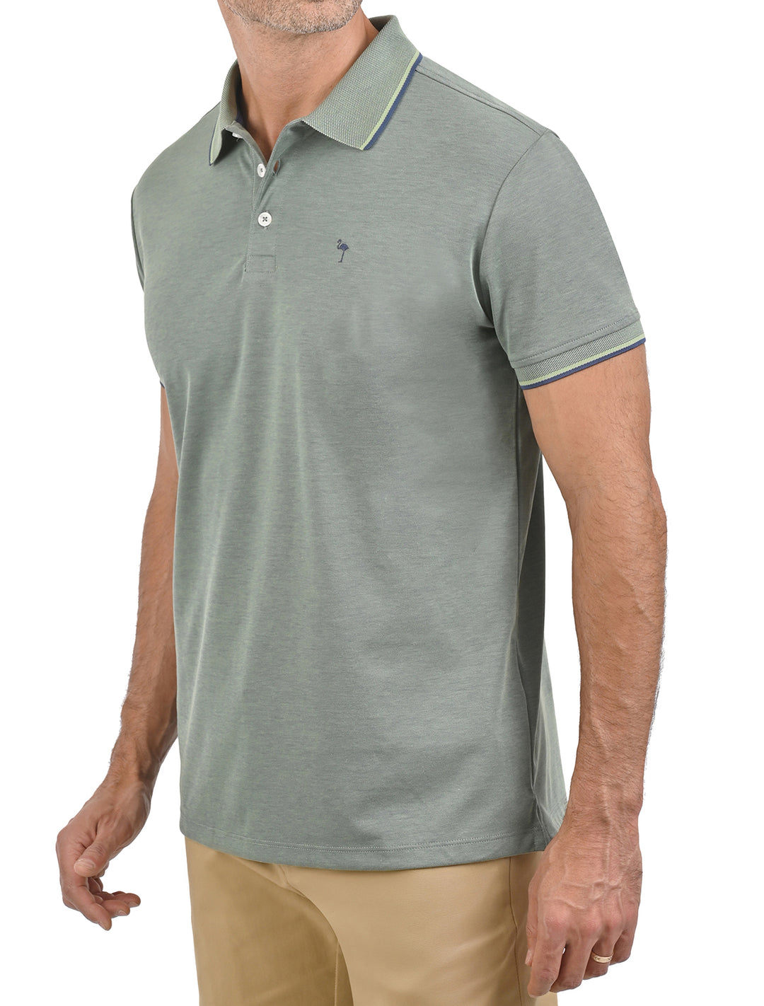 Vista lateral de polo de algodón Pima Peruano verde sage para hombre - Ropa Flamingo