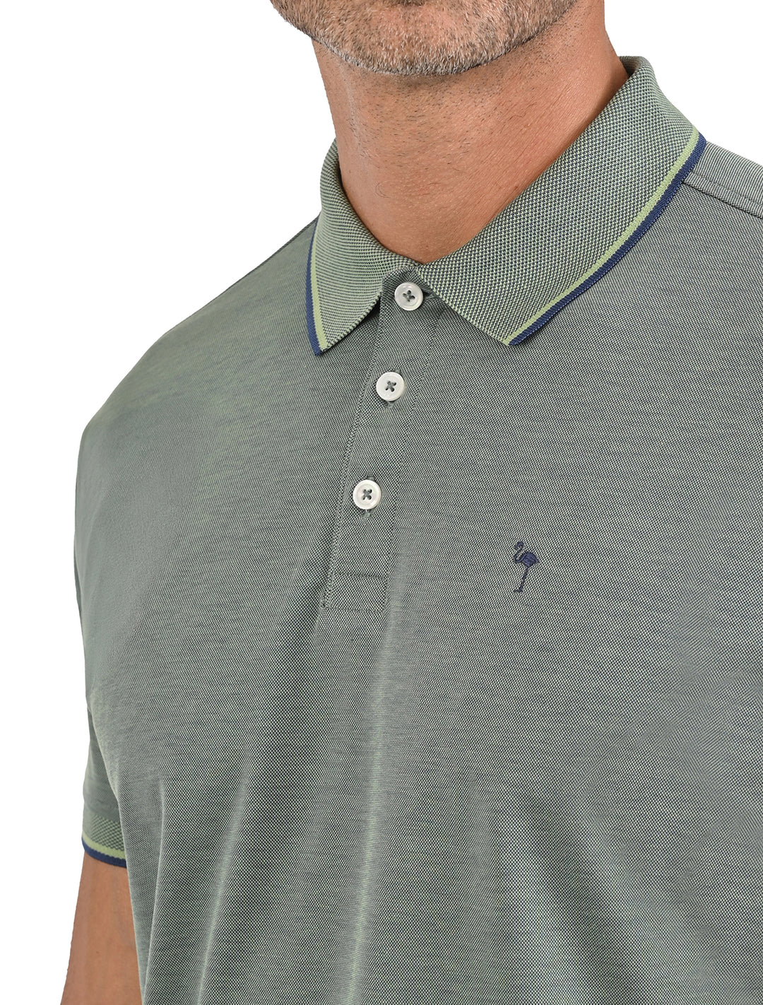 Vista lateral de polo de algodón Pima Peruano verde sage para hombre - Ropa Flamingo
