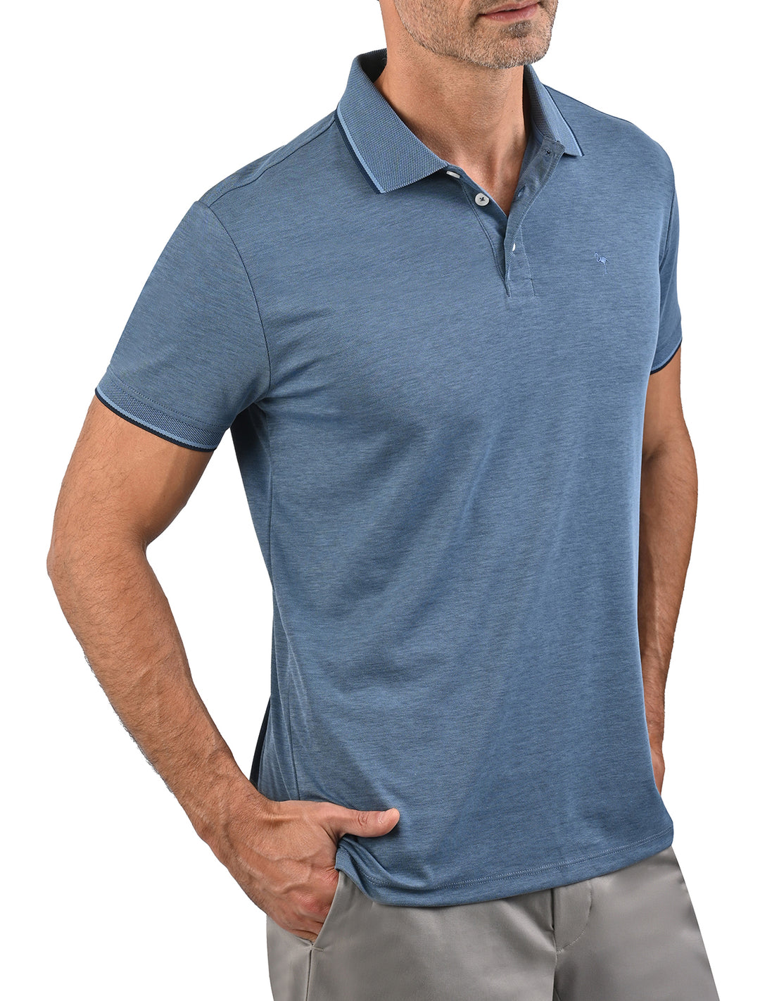 Vista lateral de polo de algodón Pima Peruano gris azulado para hombre - Ropa Flamingo