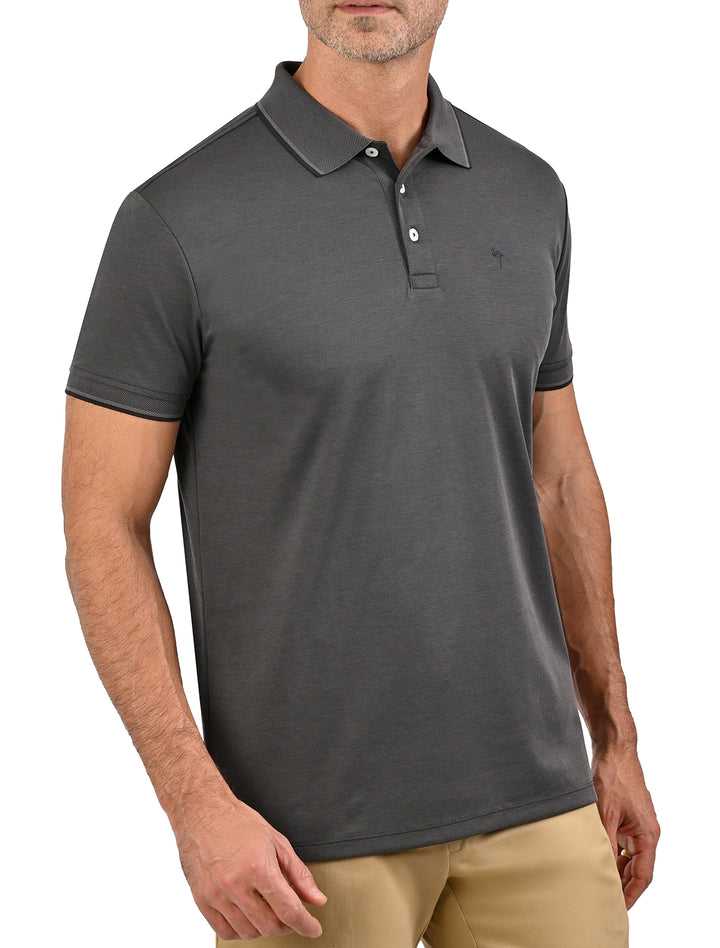 Vista frontal de polo de algodón Pima Peruano gris oscuro para hombre - Ropa Flamingo